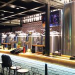 精酿啤酒设备酿造的啤酒相对于工业啤酒有哪些优点